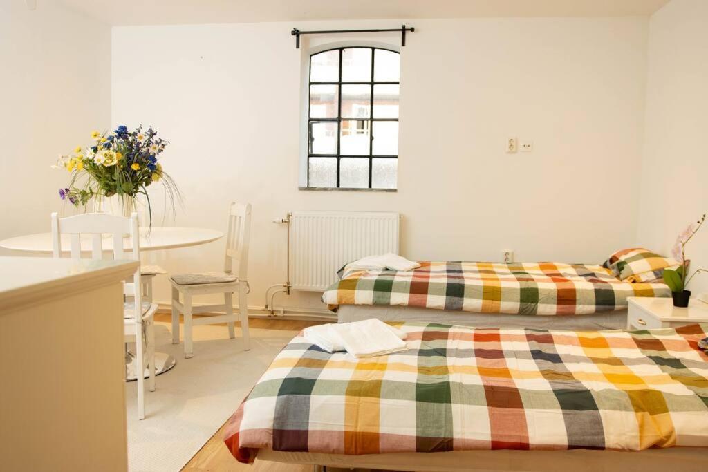 Historical Malt Factory Apartment, 6 Bedrooms, Sleeps 12 , Hot Tub Helsingborg Exteriör bild