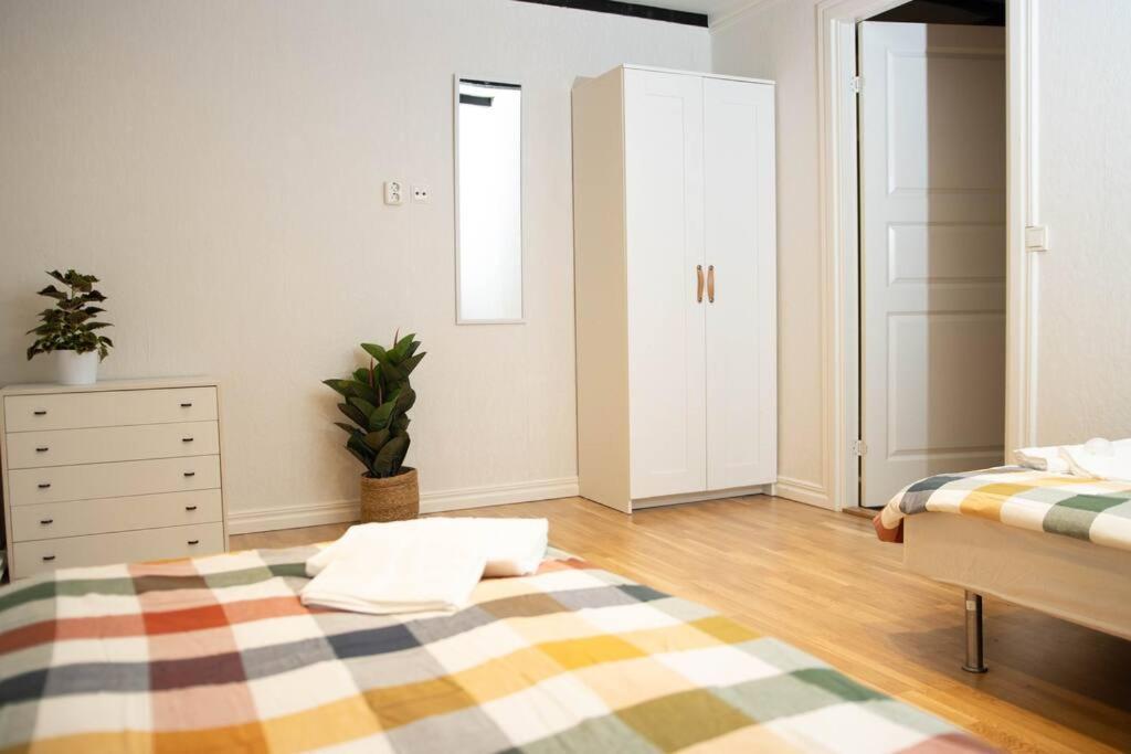 Historical Malt Factory Apartment, 6 Bedrooms, Sleeps 12 , Hot Tub Helsingborg Exteriör bild