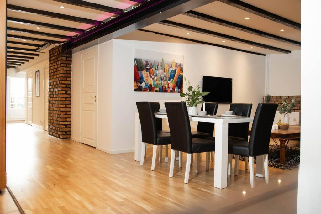 Historical Malt Factory Apartment, 6 Bedrooms, Sleeps 12 , Hot Tub Helsingborg Exteriör bild