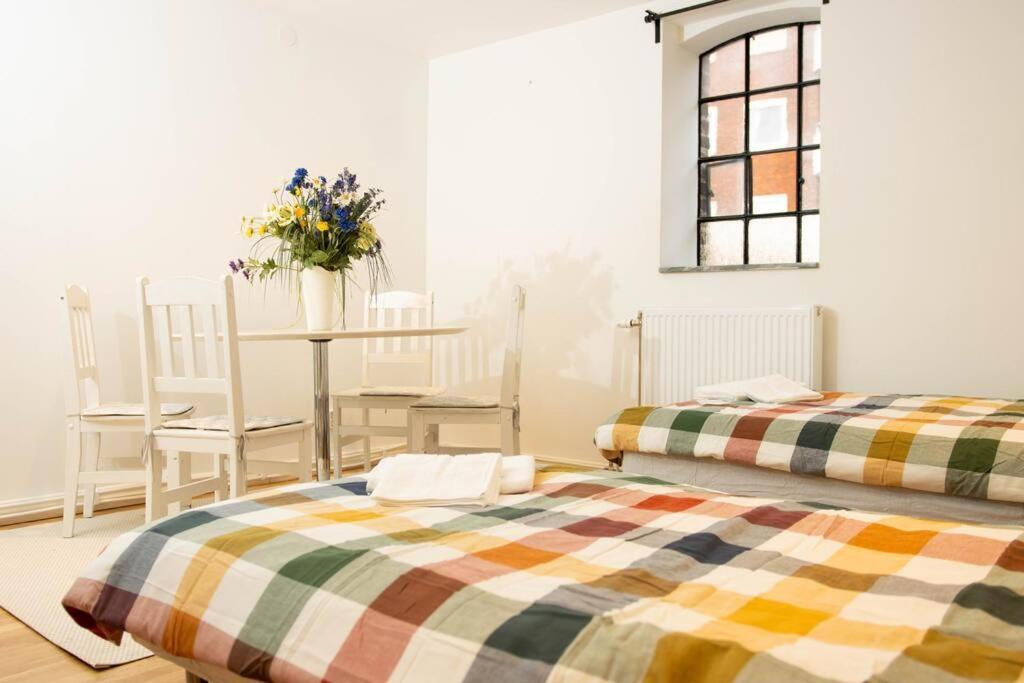 Historical Malt Factory Apartment, 6 Bedrooms, Sleeps 12 , Hot Tub Helsingborg Exteriör bild