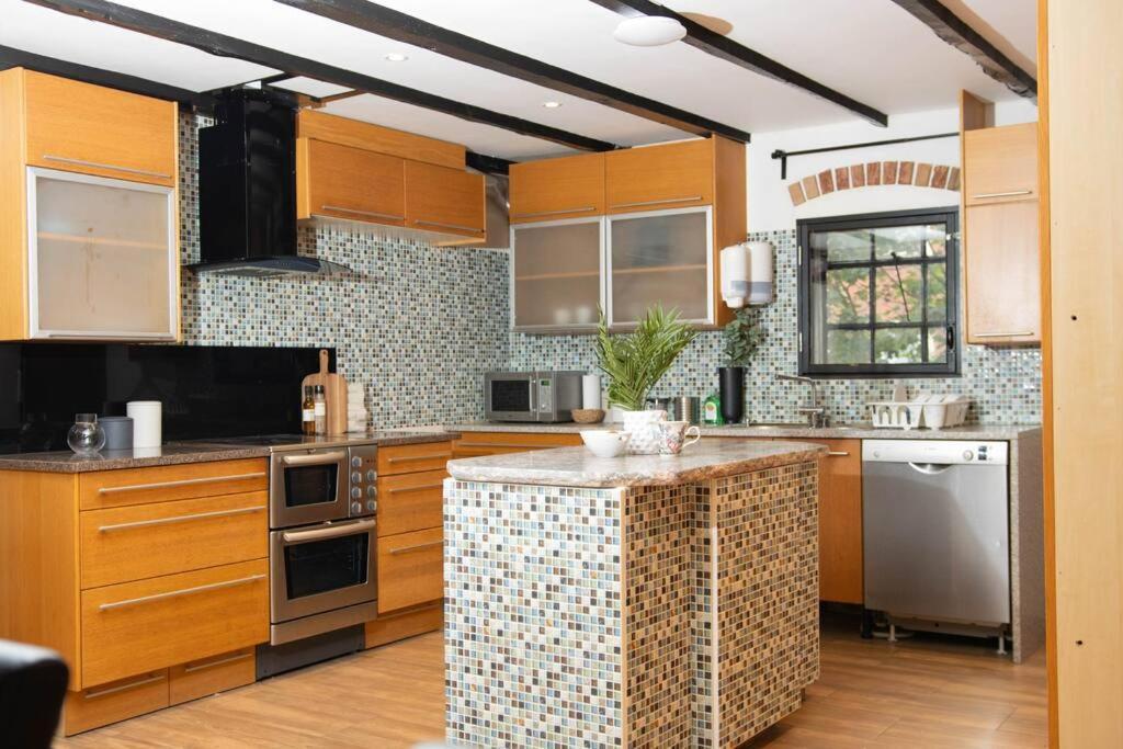 Historical Malt Factory Apartment, 6 Bedrooms, Sleeps 12 , Hot Tub Helsingborg Exteriör bild
