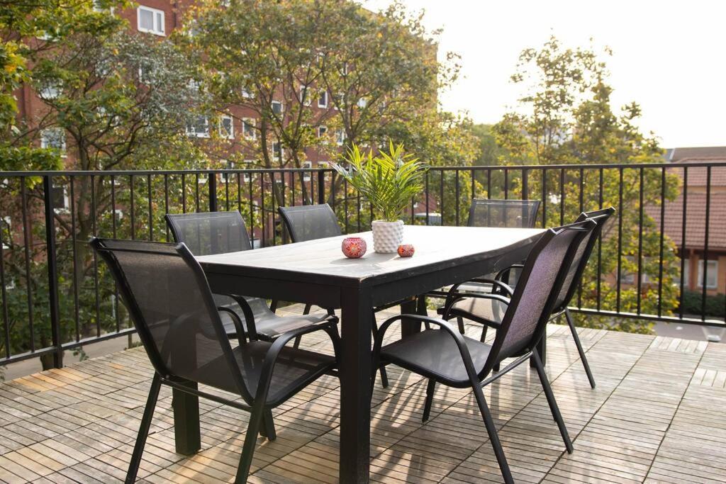 Historical Malt Factory Apartment, 6 Bedrooms, Sleeps 12 , Hot Tub Helsingborg Exteriör bild