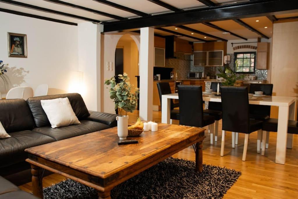 Historical Malt Factory Apartment, 6 Bedrooms, Sleeps 12 , Hot Tub Helsingborg Exteriör bild